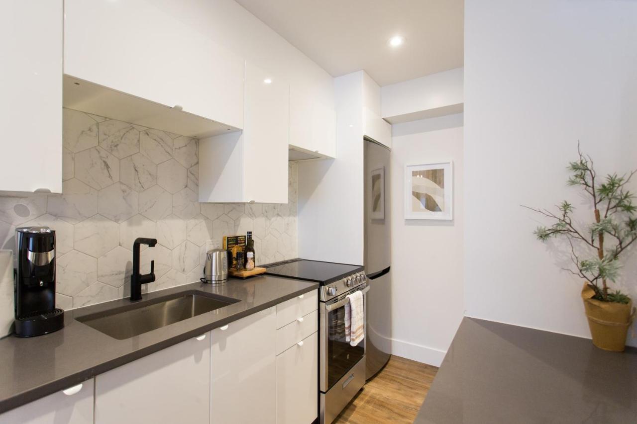 Blue Oasis Studio With Full Kitchen And Bath By Den Stays Montreal Ngoại thất bức ảnh