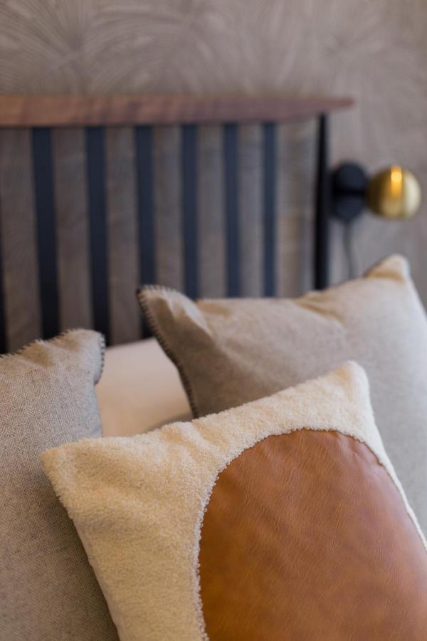 Blue Oasis Studio With Full Kitchen And Bath By Den Stays Montreal Ngoại thất bức ảnh