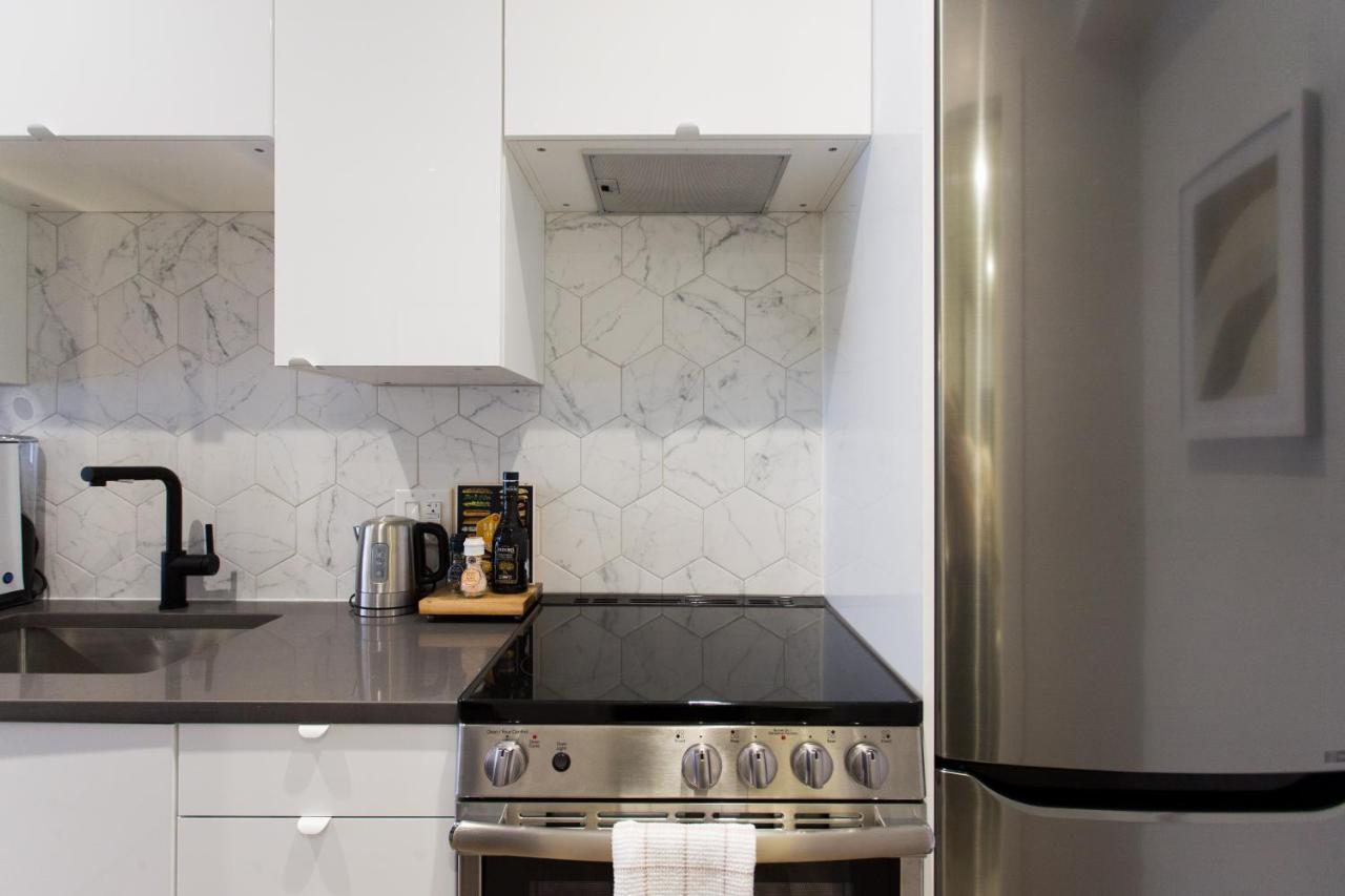 Blue Oasis Studio With Full Kitchen And Bath By Den Stays Montreal Ngoại thất bức ảnh