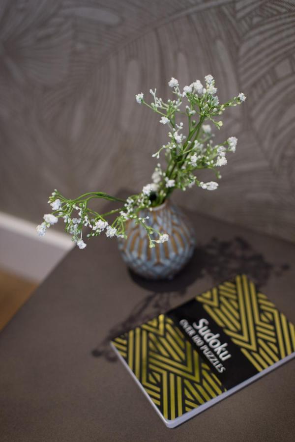Blue Oasis Studio With Full Kitchen And Bath By Den Stays Montreal Ngoại thất bức ảnh